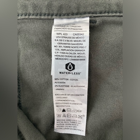 Levi's Army Green Shorts (Size 6) - Picture 3 of 9